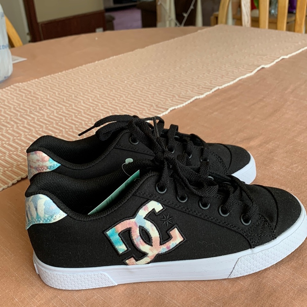 Womans black DC shoes never worn size 6.5